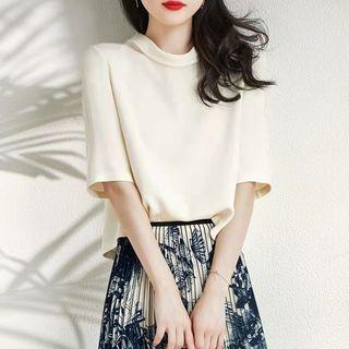 Short Sleeve Plain Button-back Blouse