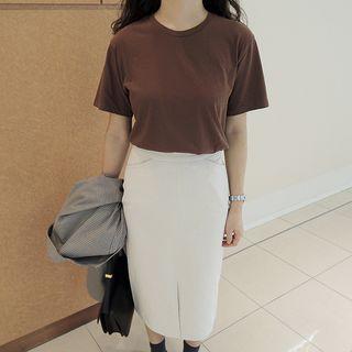 Short-sleeve T-shirt / Slit Straight Fit Skirt