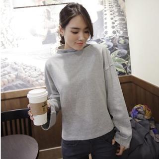 Mock-neck Dip-back Top