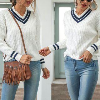 Long Sleeve Contrast-trim V-neck Cable-knit Sweater