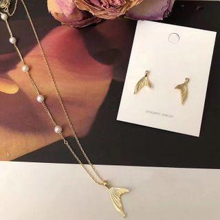 Faux Pearl Mermaid Tail Pendant Necklace
