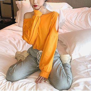 Cut-out Shoulder Tee / Drawstring Waist Pants