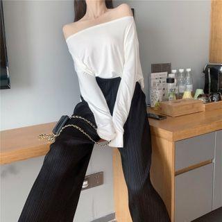 Off-shoulder T-shirt / Plain Wide-leg Pants