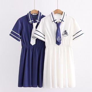Short-sleeve Hook Embroidered A-line Dress