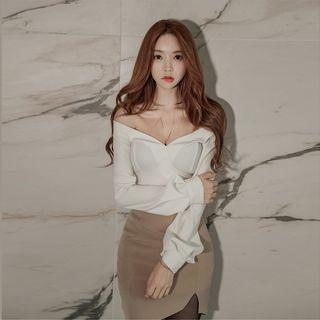 Set: Off Shoulder Shirt + Plain Mini Skirt