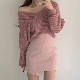 Cold-shoulder Sweater / Asymmetric Pencil Skirt