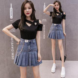Denim Mini Pleated Skirt / Short-sleeve Cold-shoulder T-shirt / Set