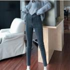 Plain Sweater / Crop Skinny Jeans