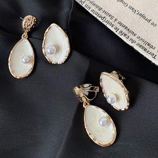 Faux Pearl Shell Asymmetrical Alloy Earring