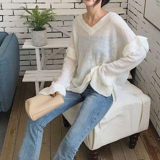Plain V-neck Ruffle-sleeve Knit Top