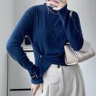 Long-sleeve Buttoned Hem Knit Top