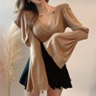 Bell-sleeve T-shirt / A-line Skirt