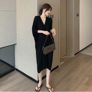Plain V-neck 3/4-sleeve Loose-fit Dress Black - One Size