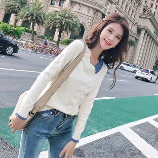 Long-sleeve V-neck Color Block Sweater White - One Size