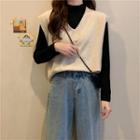 Set: Plain T-shirt + Loose-fit Knit Vest