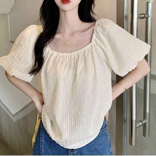 Short-sleeve Scoop Hem Blouse