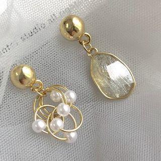 Non-matching Faux Pearl Drop Earring / Ear Clip