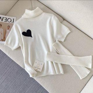 Set: Short-sleeve Turtleneck Heart Patch Knit Top + Arm Sleeves