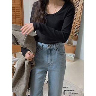 U-neck Textured Slim-fit T-shirt