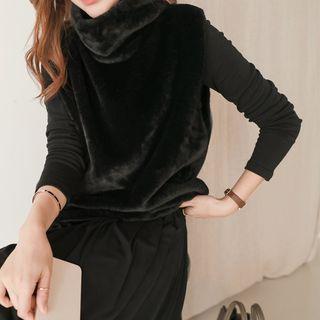Turtle-neck Sleeveless Faux-fur Top