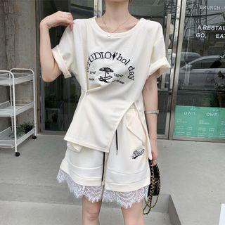 Short-sleeve Lettering Slit T-shirt / Lace Trim Sweatshorts