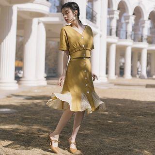 Set: Buttoned V-neck Elbow-sleeve Blouse + Floral Panel A-line Skirt