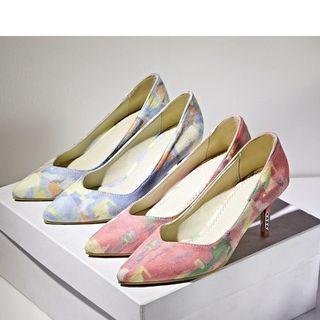 Printed Pointy Pumps