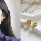 Floral Ear Stud E090 - 1 Pair - White Faux Pearl - Gold - One Size