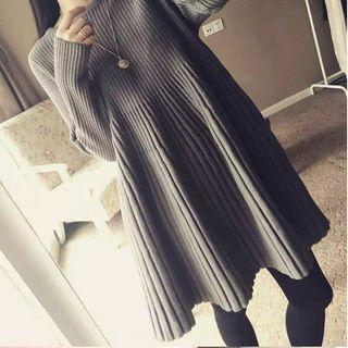 Long-sleeve Pleated A-line Knit Dress
