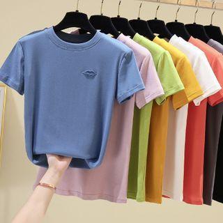 Short-sleeve Lip Accent T-shirt