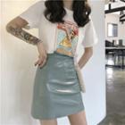 Short-sleeve Print T-shirt / Faux Leather Mini Skirt