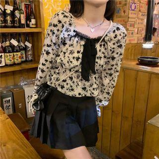 Square-neck Floral Lace Bow Cropped Blouse