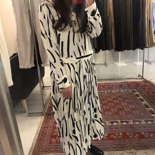 Patterned Long-sleeve Pleated Midi Dress