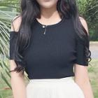 Open Shoulder Cropped Short-sleeve Top