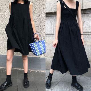Sleelvess Plain Dress