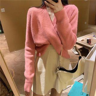 V-neck Long-sleeve Cropped Knit Top / A-line Knit Skirt