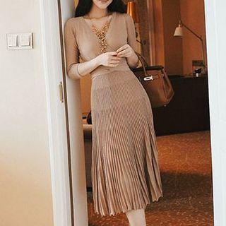 Long-sleeve V-neck Pleated Midi Dress