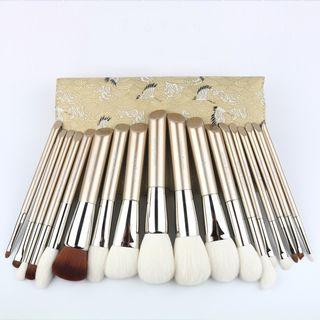 Make-up Brush / Set Of 18 As Shown In Figure - One Size