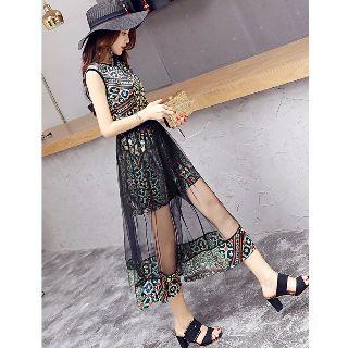 Set: Sleeveless Printed Dress + Tulle Midi Skirt