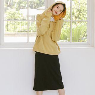 Oversize Hoodie / Midi Straight-fit Skirt