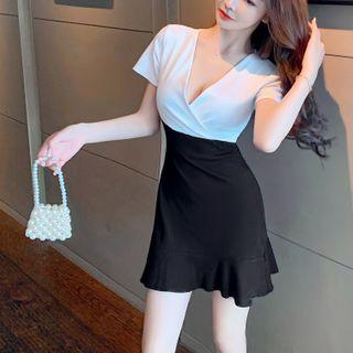 Short-sleeve V-neck Two-tone Mini Bodycon Dress