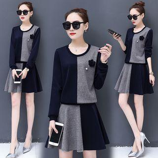 Set: Two-tone Floral Accent Pullover + A-line Skirt