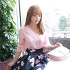 Set: Elbow-sleeve V-neck Top + Floral Skirt