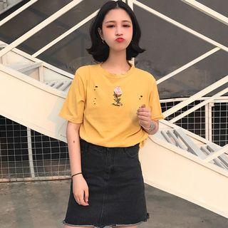 Short-sleeve Rose Embroidered Ripped T-shirt