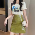 Short-sleeve Print T-shirt / Patent Mini Skirt