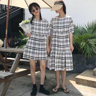 Plaid Short-sleeve Minidress / Midi Dress