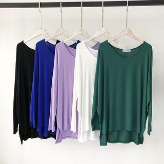 V-neck Long-sleeve High-low T-shirt