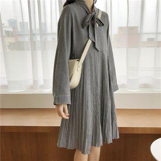 Long-sleeve Houndstooth Pleated Dress