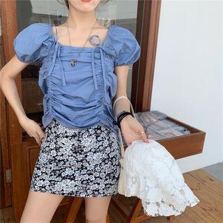 Short-sleeve Plain Square-neck Top / Floral Mini Skirt