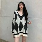 V-neck Diamond Print Sweater Black & White - One Size